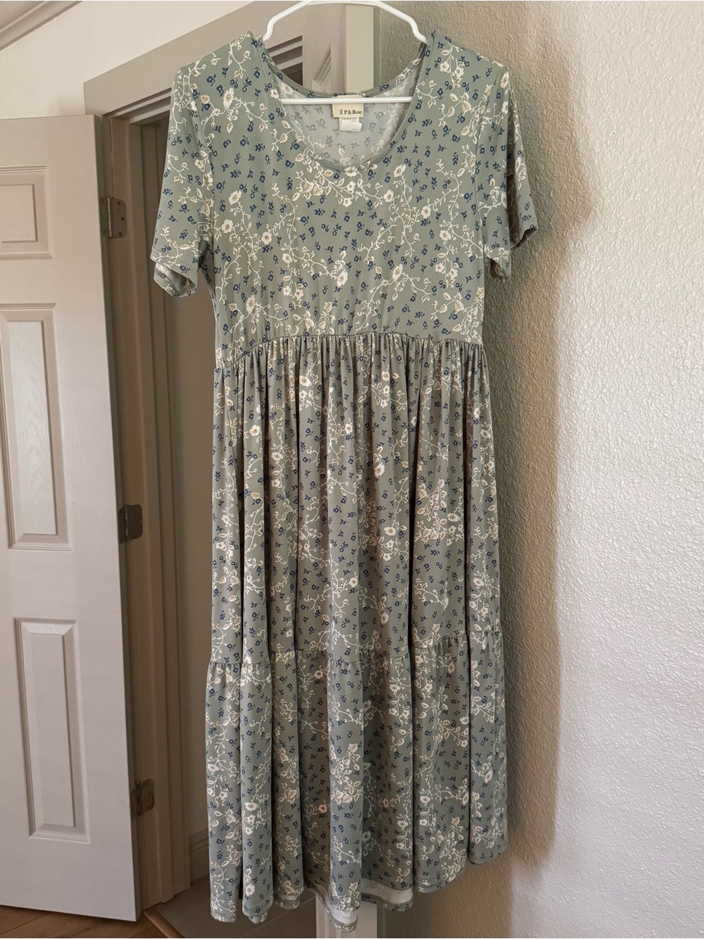 NeeSee’s Sage Green Floral Midi Dress